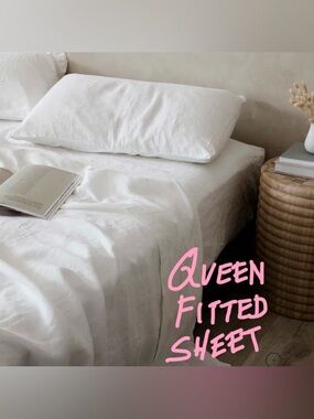 Cultiver - Linen Fitted Sheet - White Color - Size Queen - NWT in Linen Bag